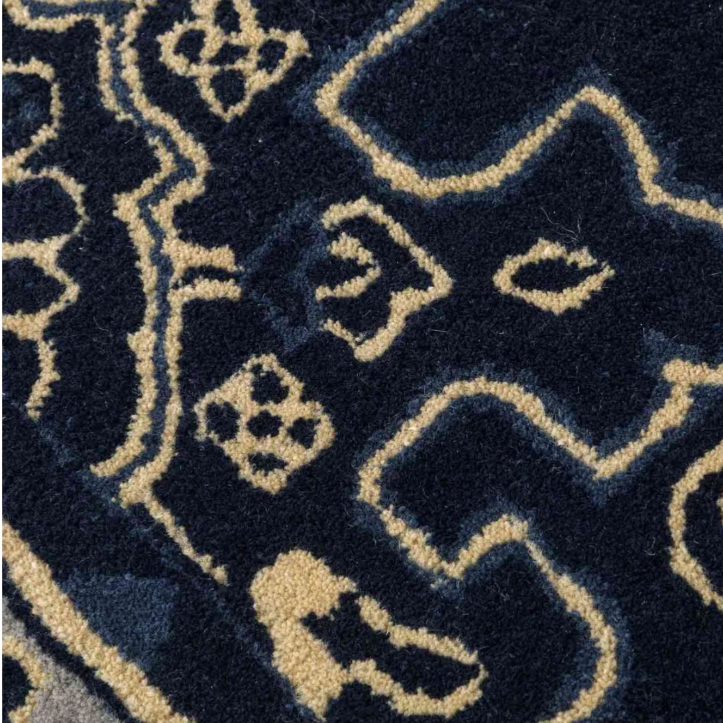 Persian design pattern tafted rug
