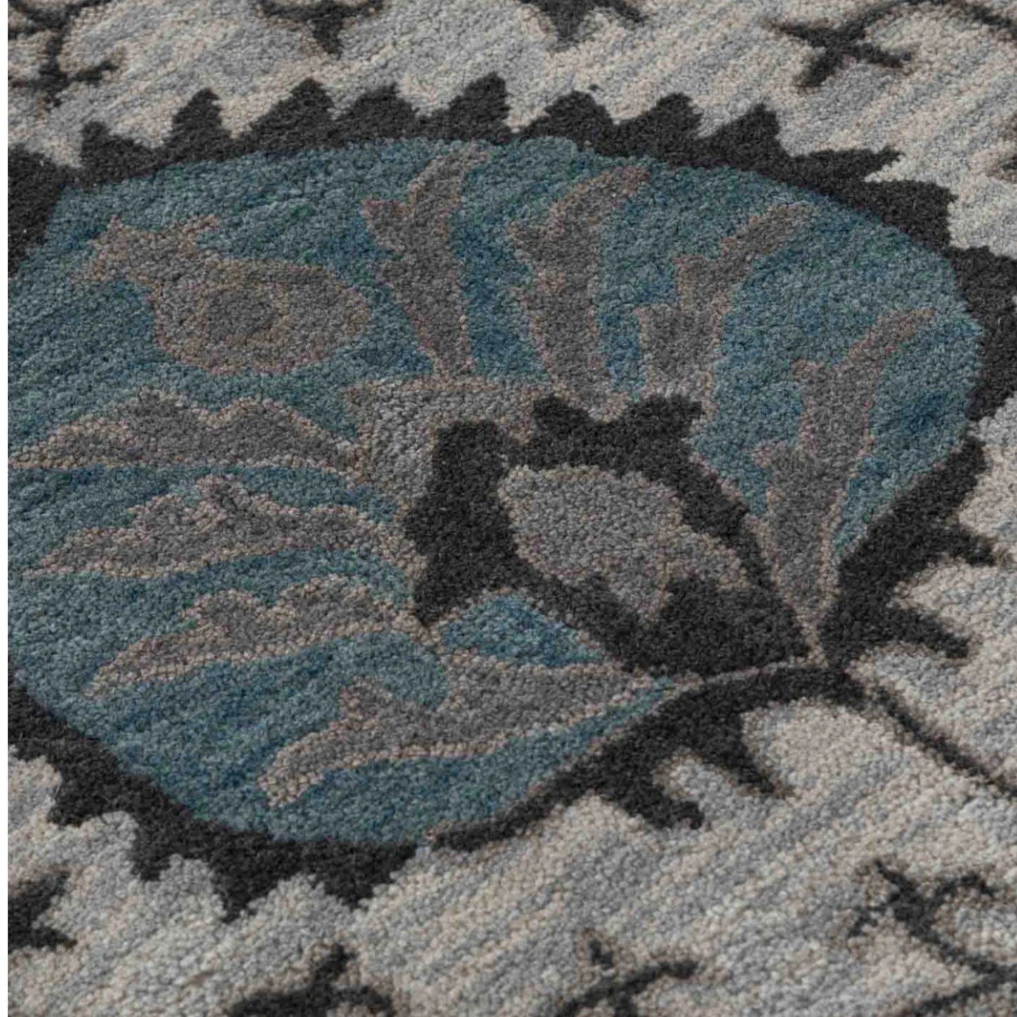 Persian design pattern tafted rug