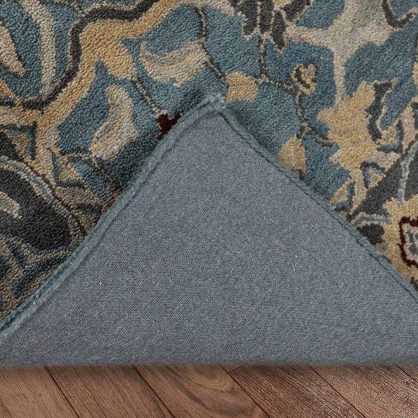 Persian design pattern tafted rug