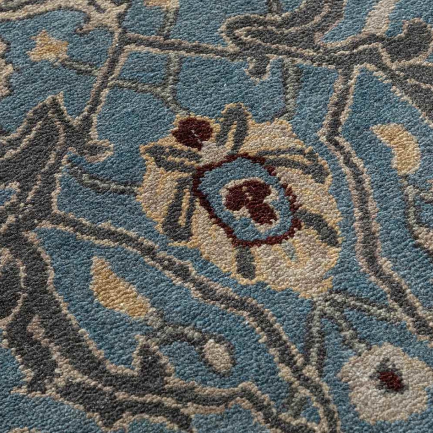 Persian design pattern tafted rug