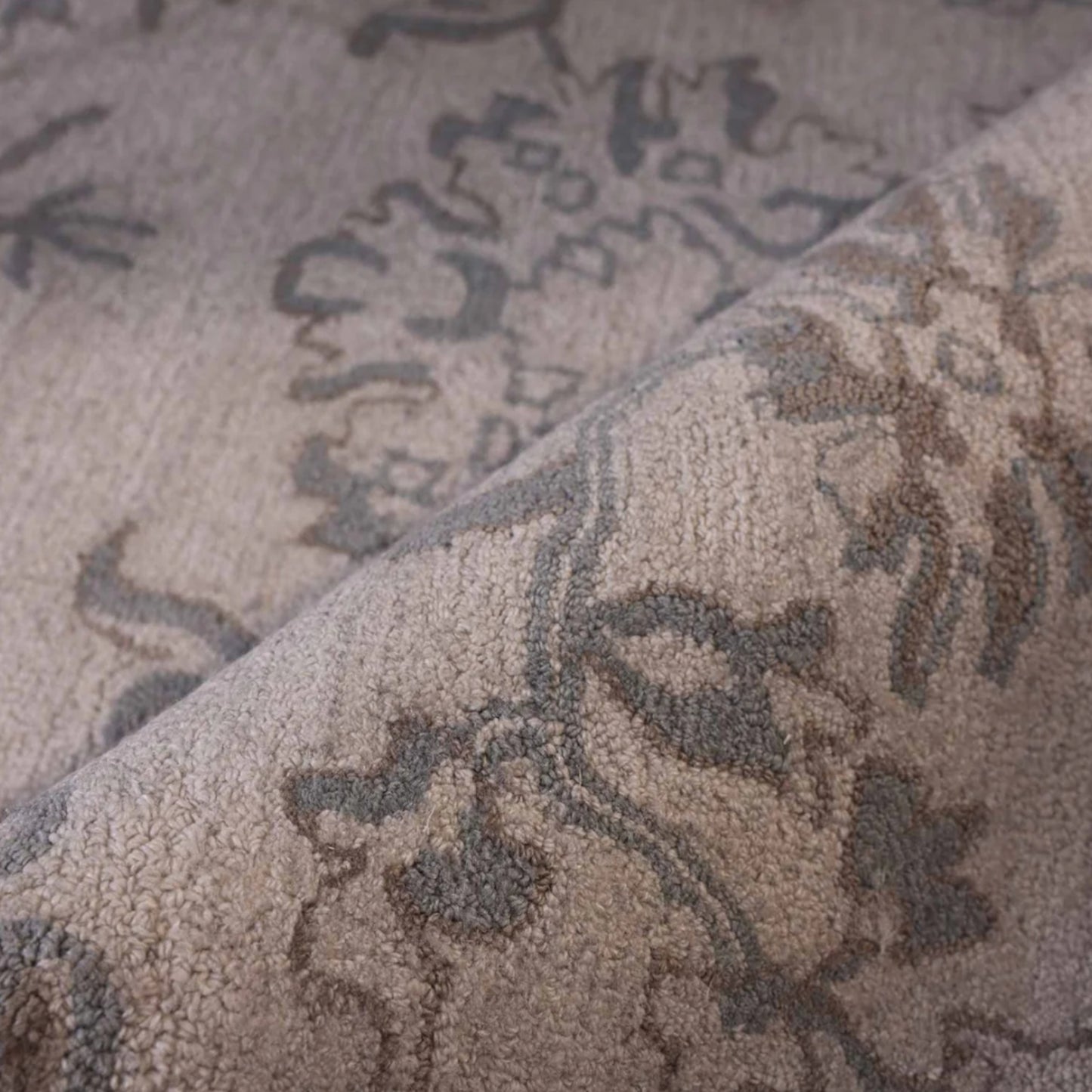 Persian design pattern tafted rug