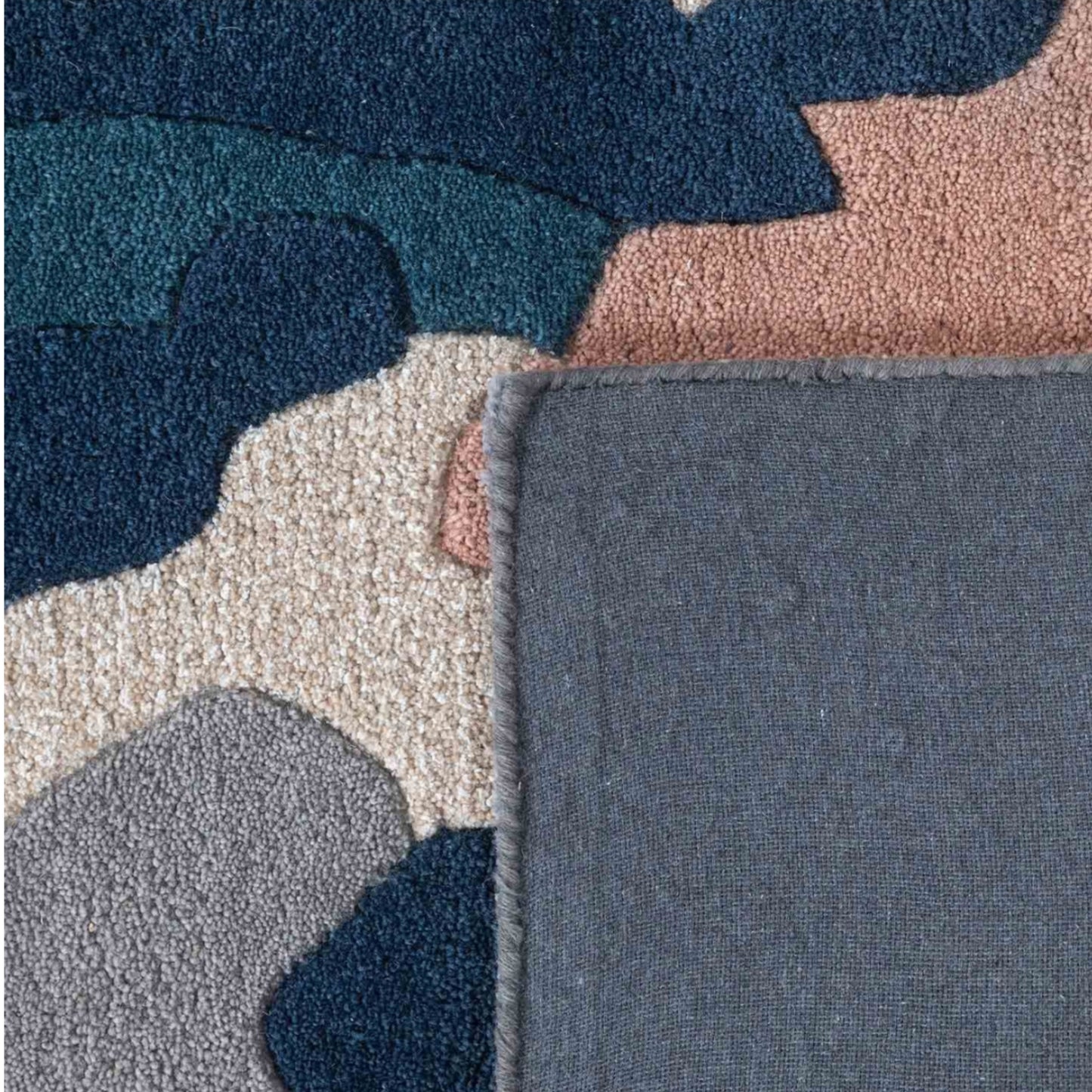 Modern design pattern tafted rug