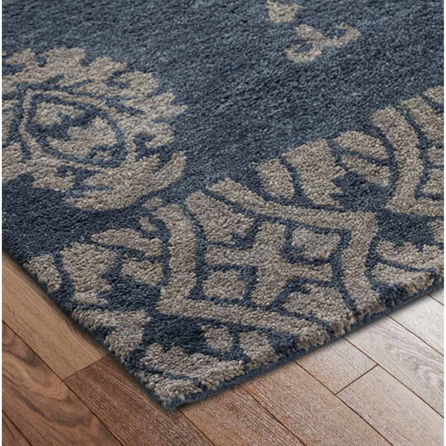 Persian design pattern tafted rug