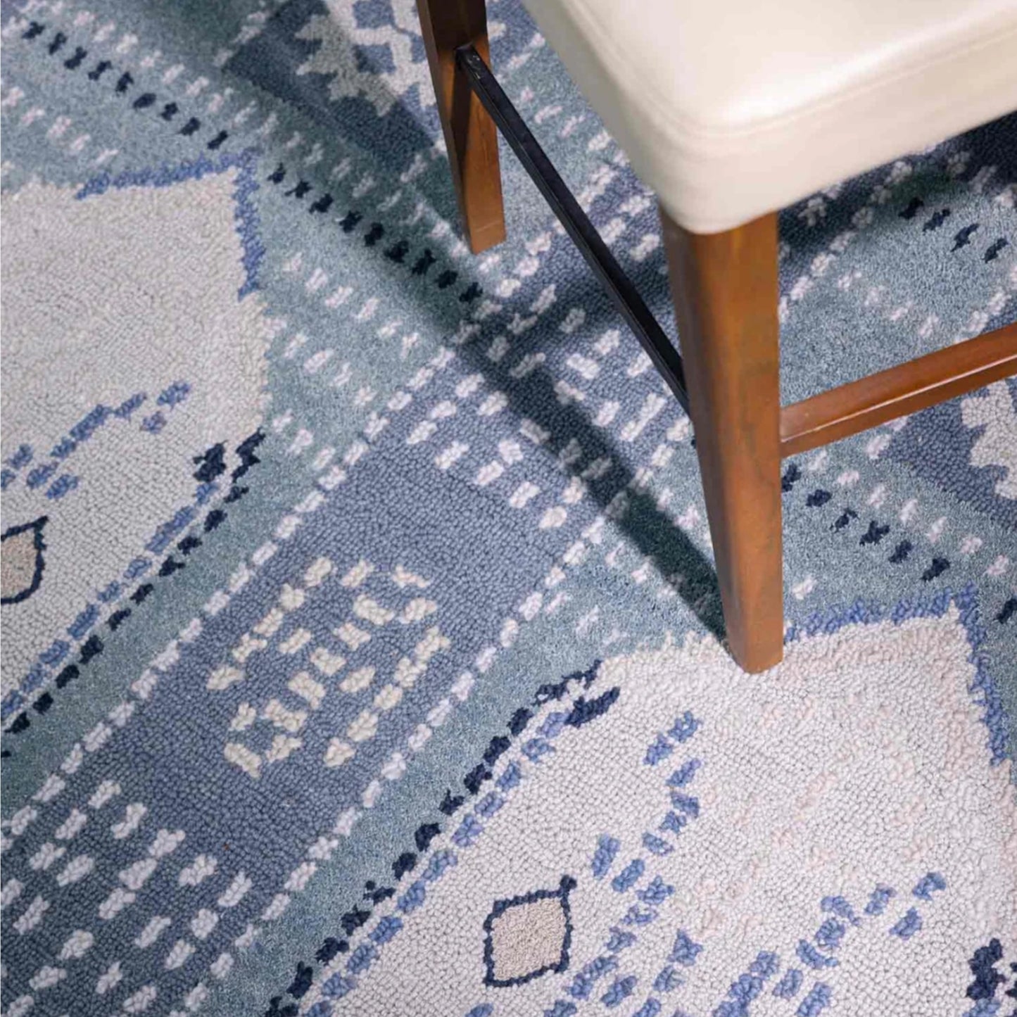Persian design pattern tafted rug