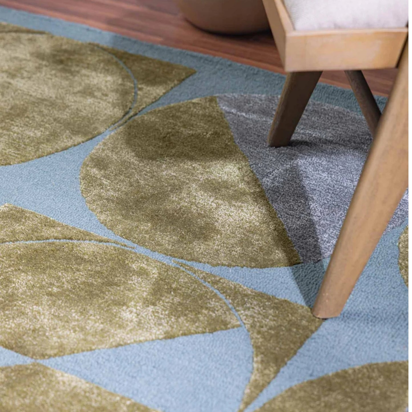 Modern design pattern tafted rug