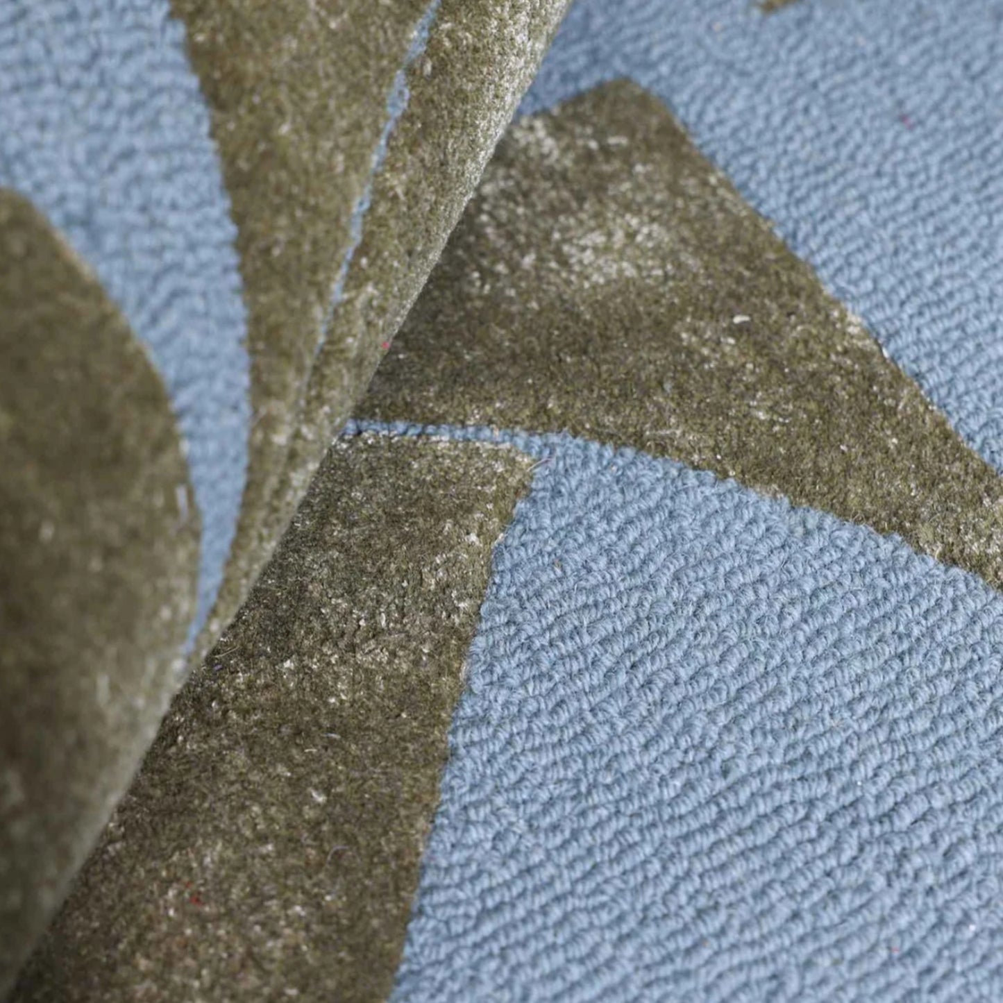 Modern design pattern tafted rug