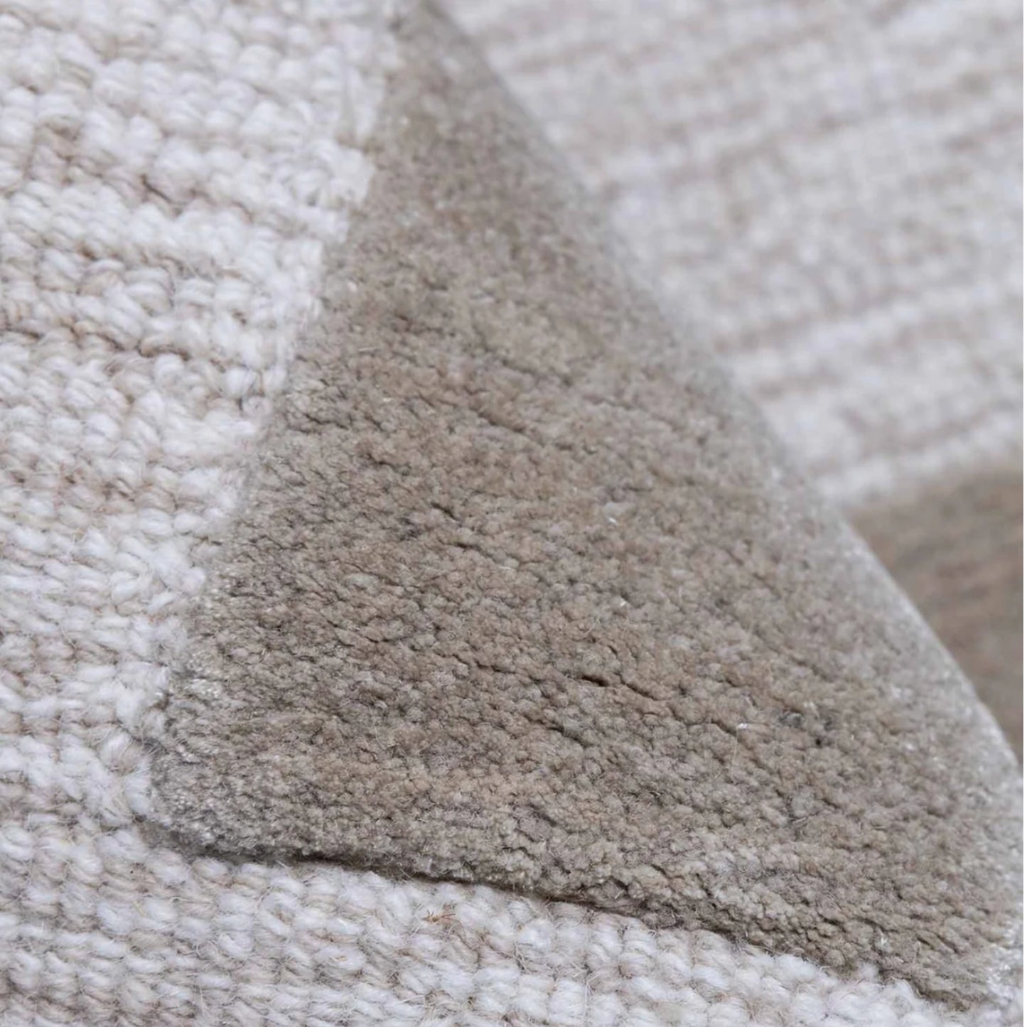 Modern design pattern tafted rug