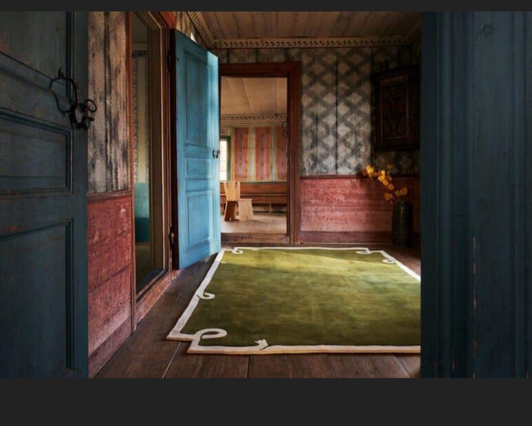 Persian design pattern tafted rug