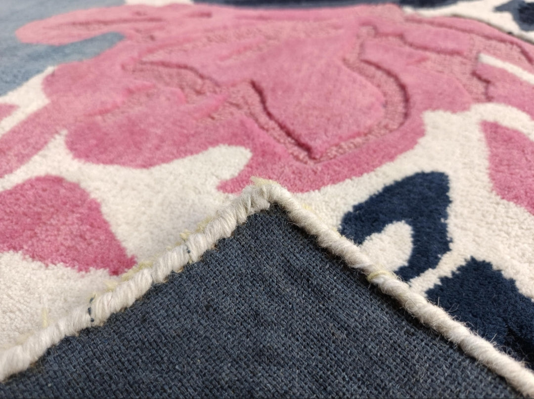 Modern design pattern tafted rug