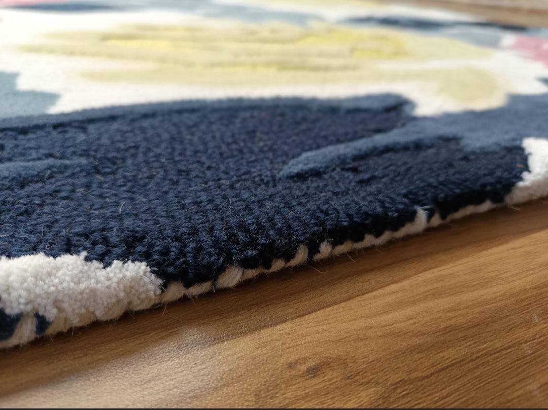 Modern design pattern tafted rug