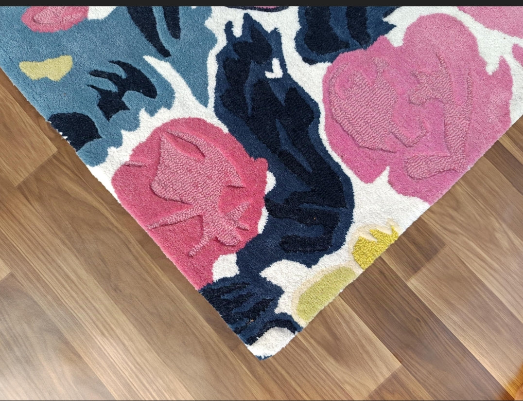 Modern design pattern tafted rug