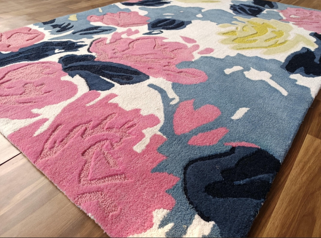 Modern design pattern tafted rug
