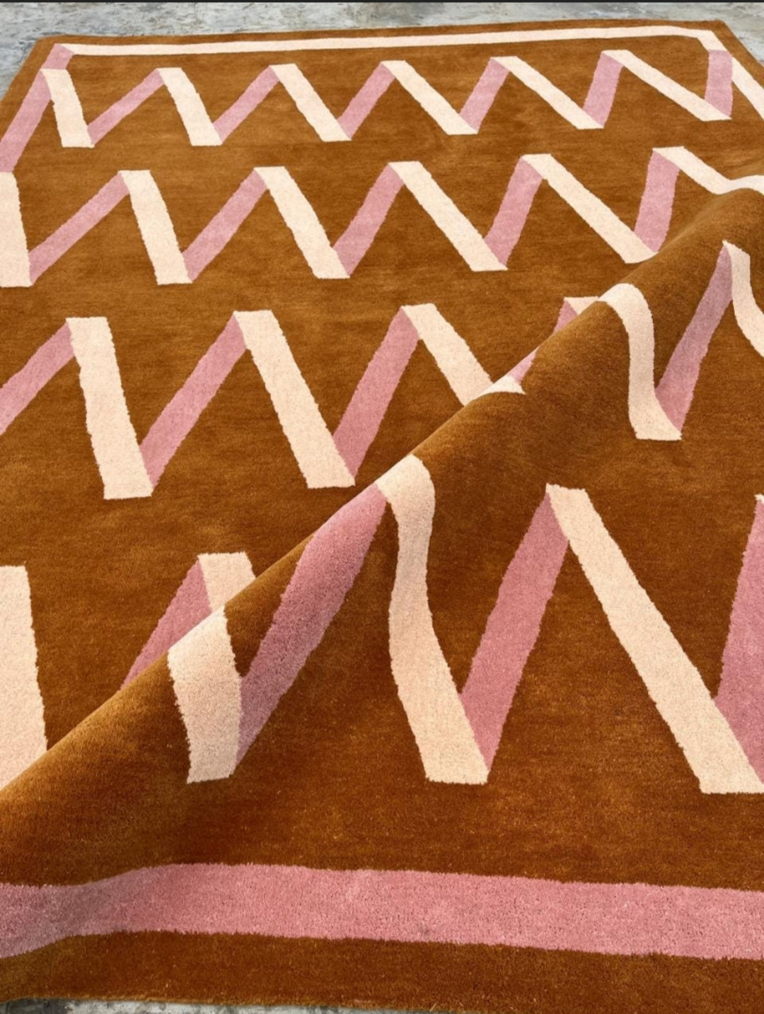 Modern design pattern tafted rug