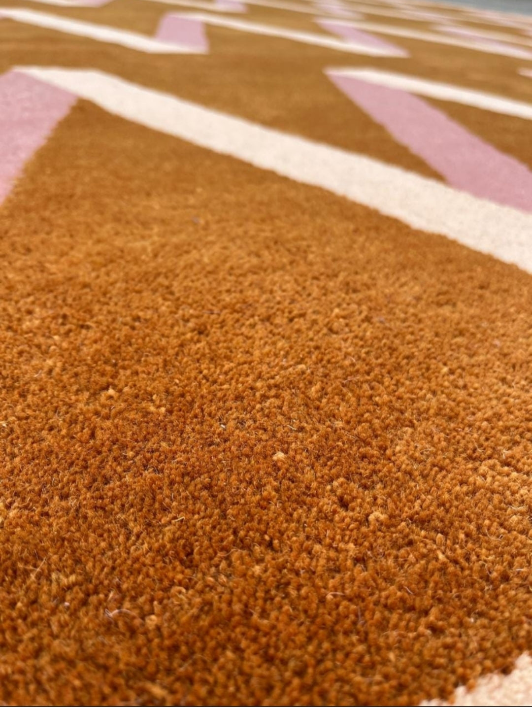 Modern design pattern tafted rug