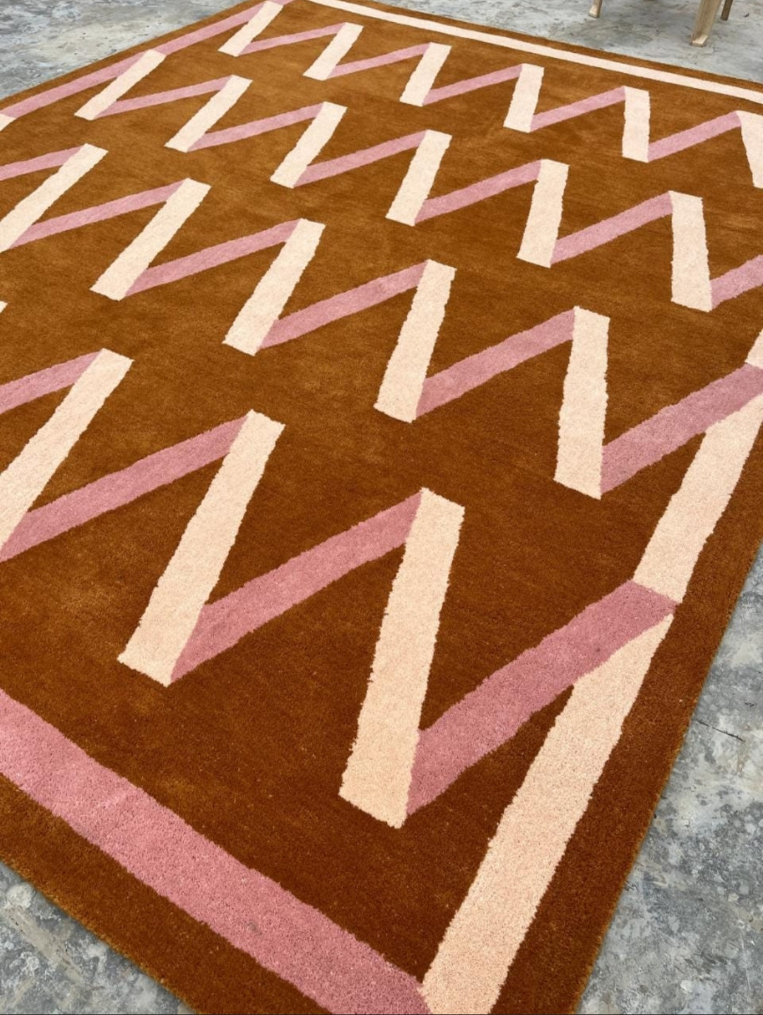 Modern design pattern tafted rug