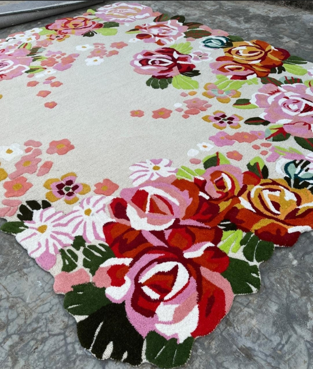 Persian design pattern tafted rug