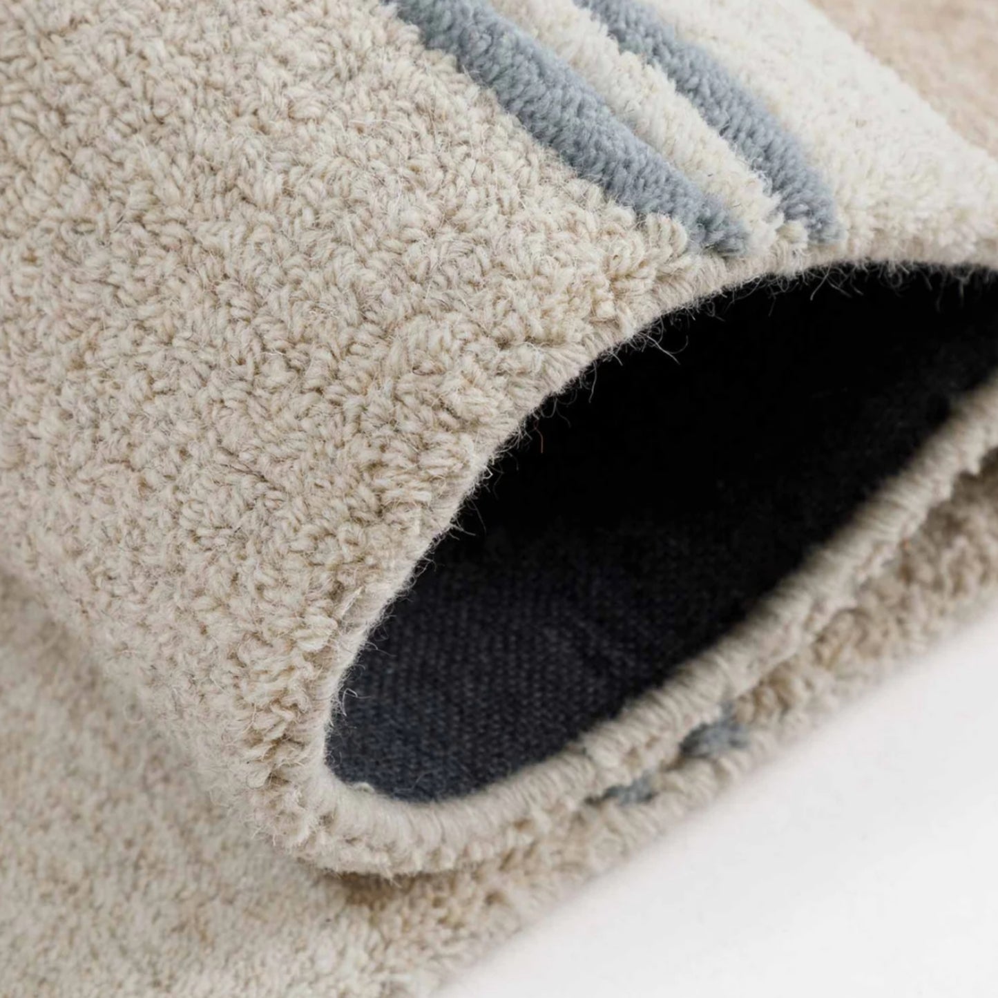 Modern design pattern tafted rug