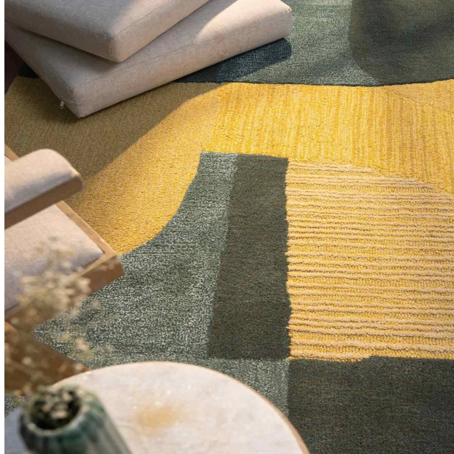 Modern design pattern tafted rug