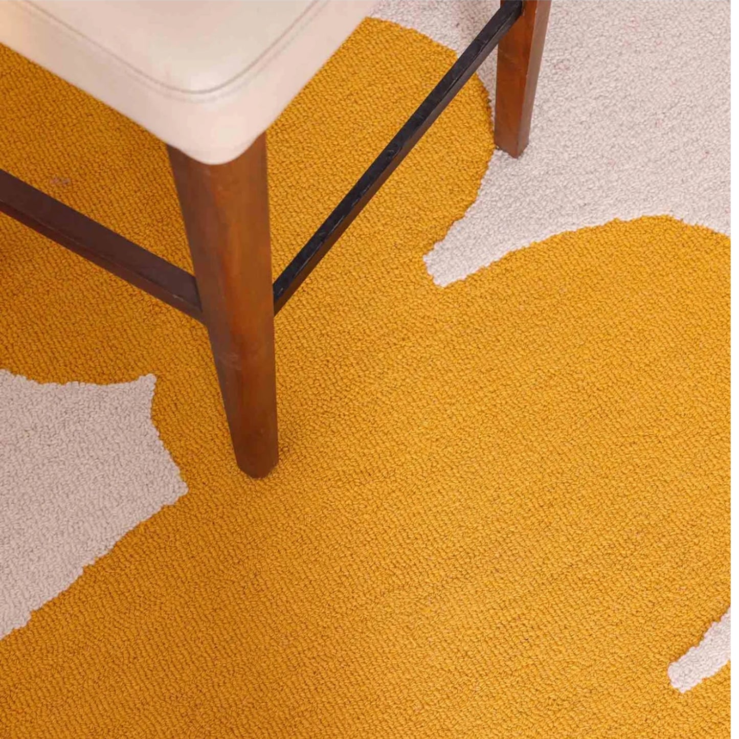 Modern design pattern tafted rug