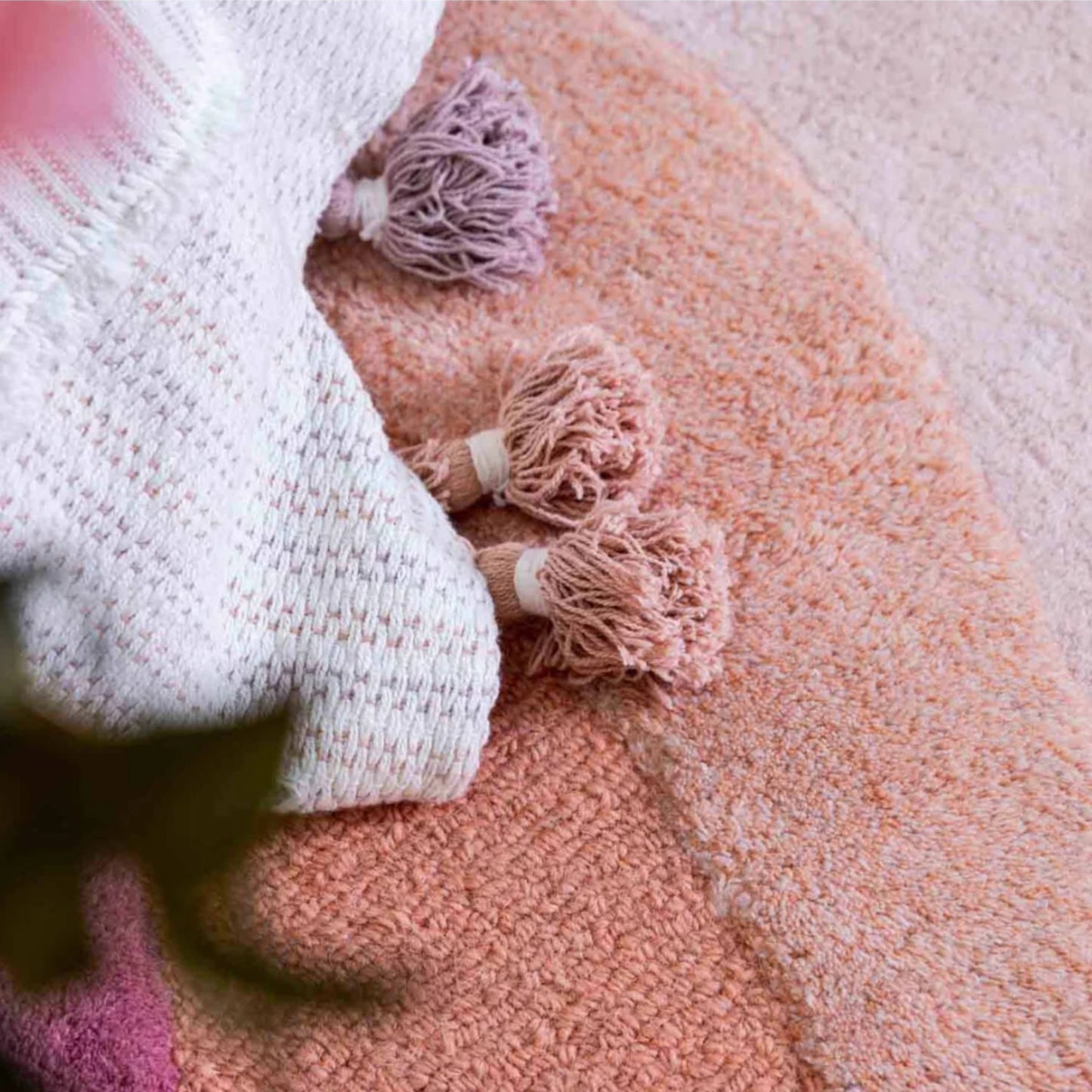 Modern design pattern tafted rug