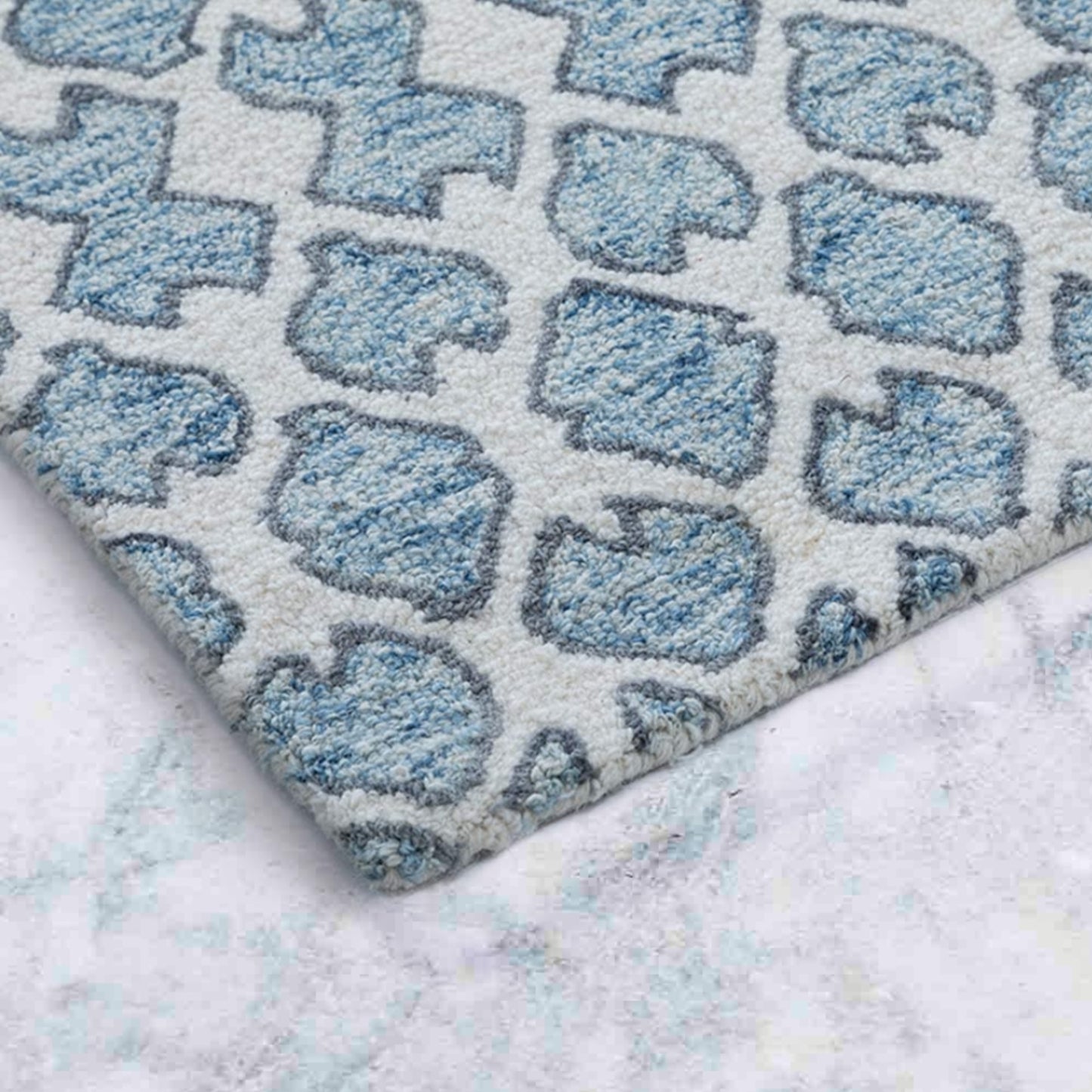 Modern design pattern tafted rug